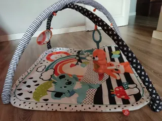 Gimnasio para bebé con arco y juguetes