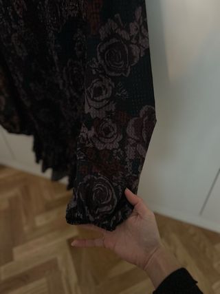 Vestido Zara M flores volantes fruncido