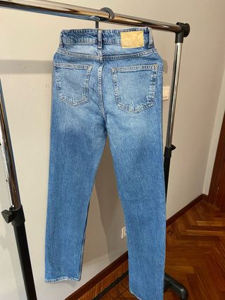 Pantalón vaquero clásico Zara mujer en color azul