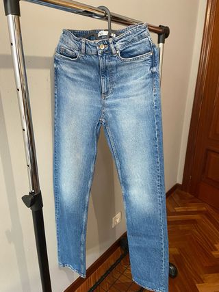 Pantalón vaquero clásico Zara mujer en color azul