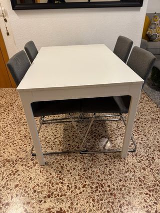 Juego de comedor extensible con 4 sillas