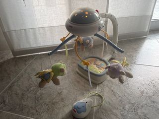 Móvil cuna con luz y música.