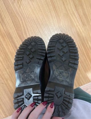 Botas Dr. Martens negras efecto piel cocodrilo