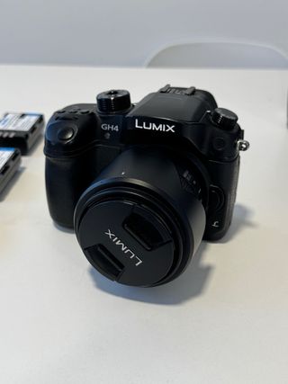 Panasonic Lumix GH4 + Objetivo 14-45mm + 3Baterías
