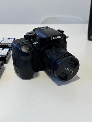 Panasonic Lumix GH4 + Objetivo 14-45mm + 3Baterías