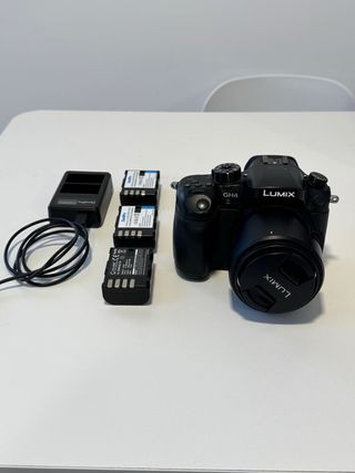 Panasonic Lumix GH4 + Objetivo 14-45mm + 3Baterías