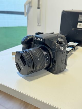 Panasonic Lumix GH4 + Objetivo 14-45mm + 3Baterías