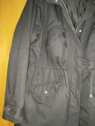 Anorak negro con capucha