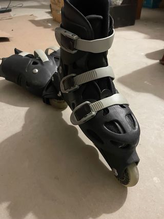 Pattini a rotelle Roces neri