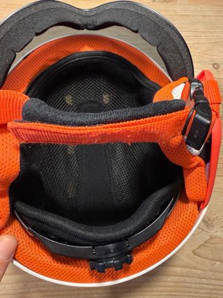 Casco de esquí infantil con visera