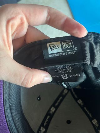 Gorra NY Yankees New Era Negra y Morada