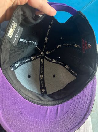 Gorra NY Yankees New Era Negra y Morada