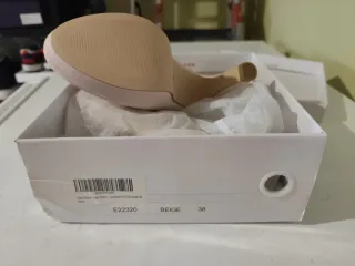 Zapatos tacón beige con plataforma y correa