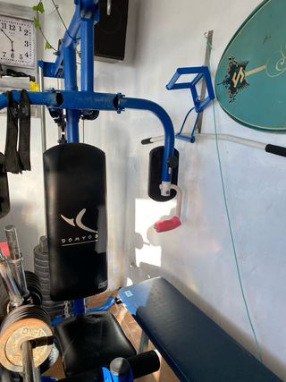Máquina de gimnasio multifunción azul