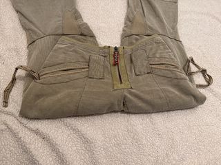 Pantalón capri cargo verde oliva