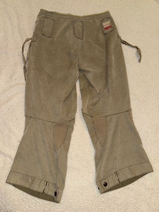 Pantalón capri cargo verde oliva