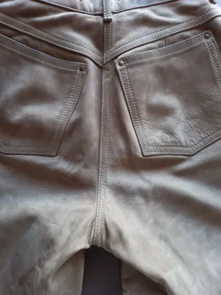 Pantalón precioso de piel