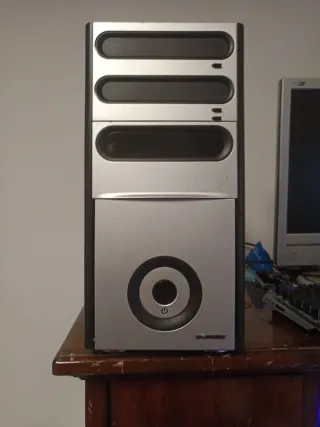 PC anni 2000 ROTTO + Lotto RAM DDR NON TESTATA