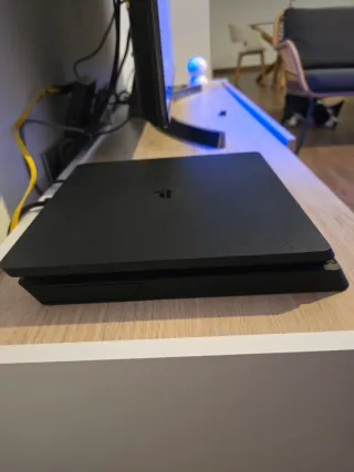 PS4 Slim negra + mando PS4