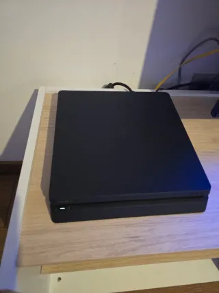 PS4 Slim negra + mando PS4