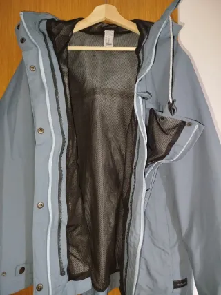 Chubasquero azul/gris con capucha