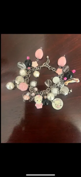 Bracciale Hello Kitty con ciondoli rosa e argento