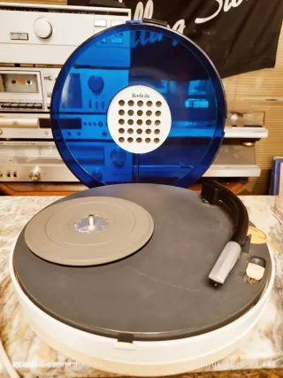 RADIOLA RA-4330 OVNI DEL AÑO 1969.