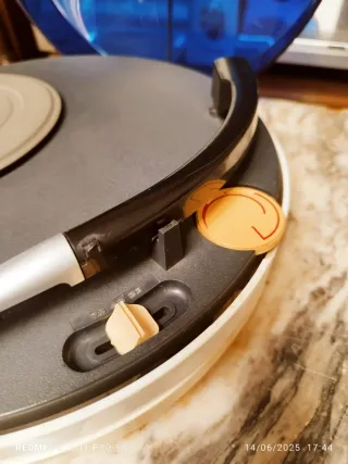 RADIOLA RA-4330 OVNI DEL AÑO 1969.