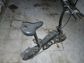 Minibicicleta eléctrica para reparar centralita