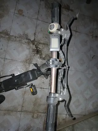 Minibicicleta eléctrica para reparar centralita