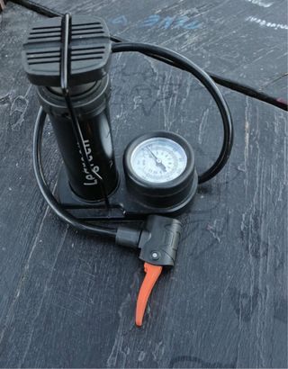 Bomba de aire para bicicleta con manómetro