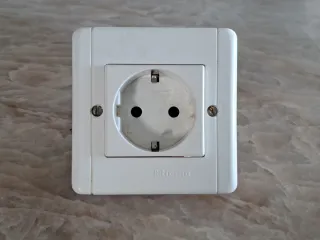 Lote enchufes e interruptores