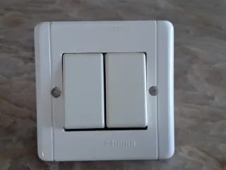 Lote enchufes e interruptores