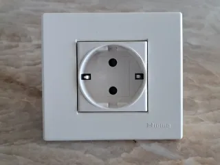 Lote enchufes e interruptores