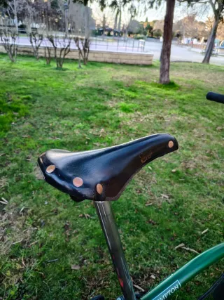 Bicicleta Brompton plegable verde y roja