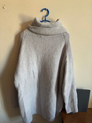 Jersey de punto gris cuello alto