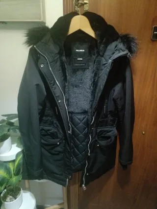 Abrigo mujer Pull&Bear negro