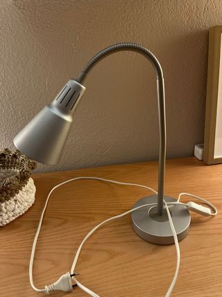 Lámpara de escritorio IKEA gris/plateada