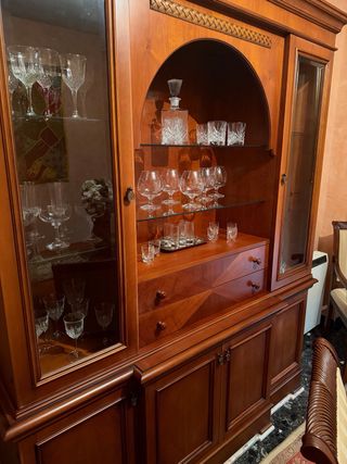 Comedor de madera con sillas