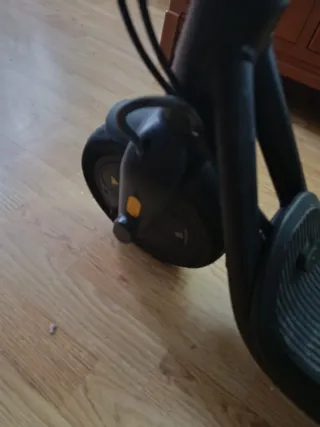 Patinete Eléctrico Negro con Candado