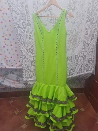 Traje de flamenca verde talla 44