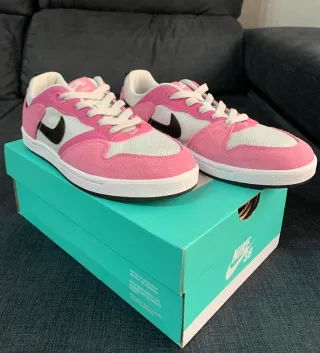 Zapatillas Nike SB Alleyoop Rosa y Blanco