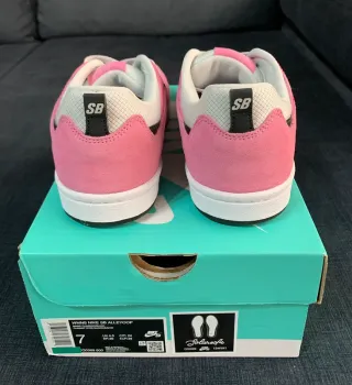 Zapatillas Nike SB Alleyoop Rosa y Blanco