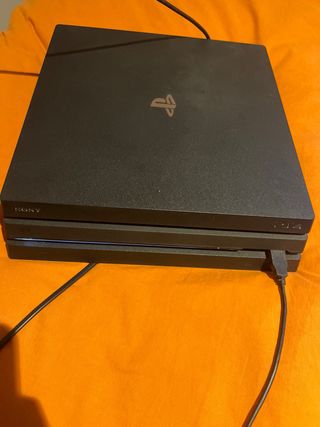 PS4 Pro 1TB Negra + 2 Mandos