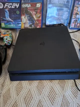 Consola PS4 Slim + 4 Juegos + 2 Mandos