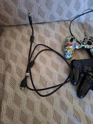 Consola PS4 Slim + 4 Juegos + 2 Mandos