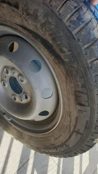 Rueda completa Michelin 215/70/15 109-107 Nueva