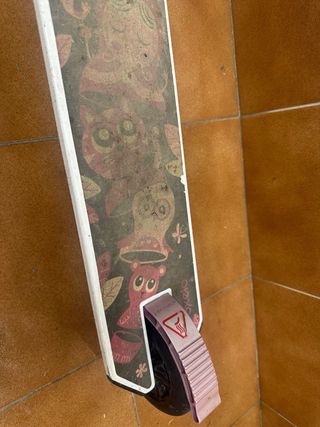 Se regala. Patinete infantil rosa Decathlon