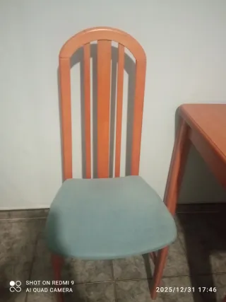 Mesa de comedor extensible y 4 sillas