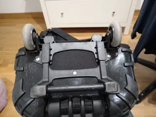 Mochila Negra con Ruedas Totto